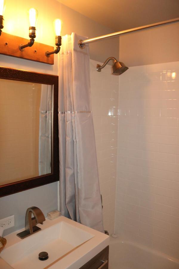 Columbine (adults Only) Motel