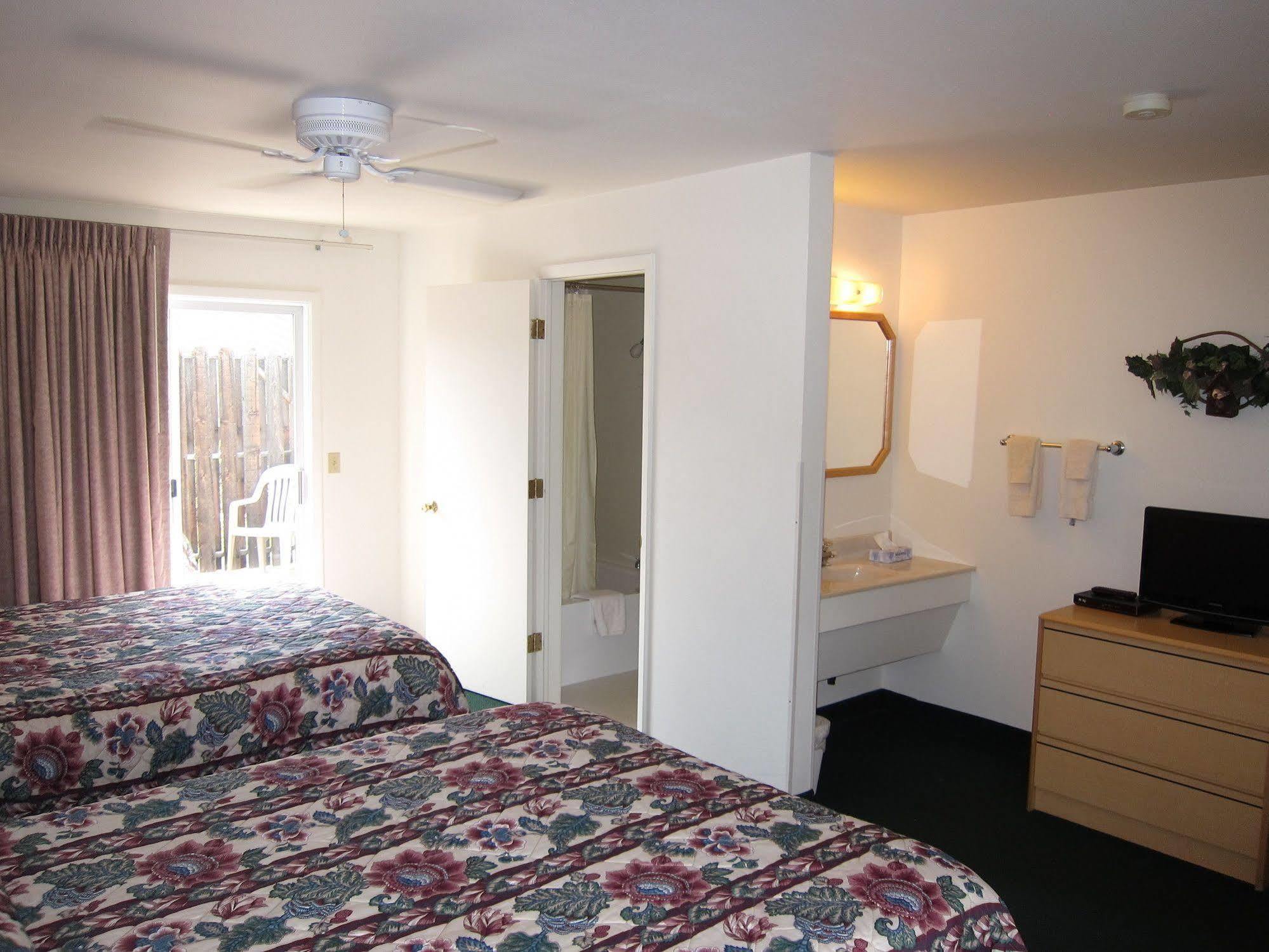 Columbine (adults Only) 2* Estes Park