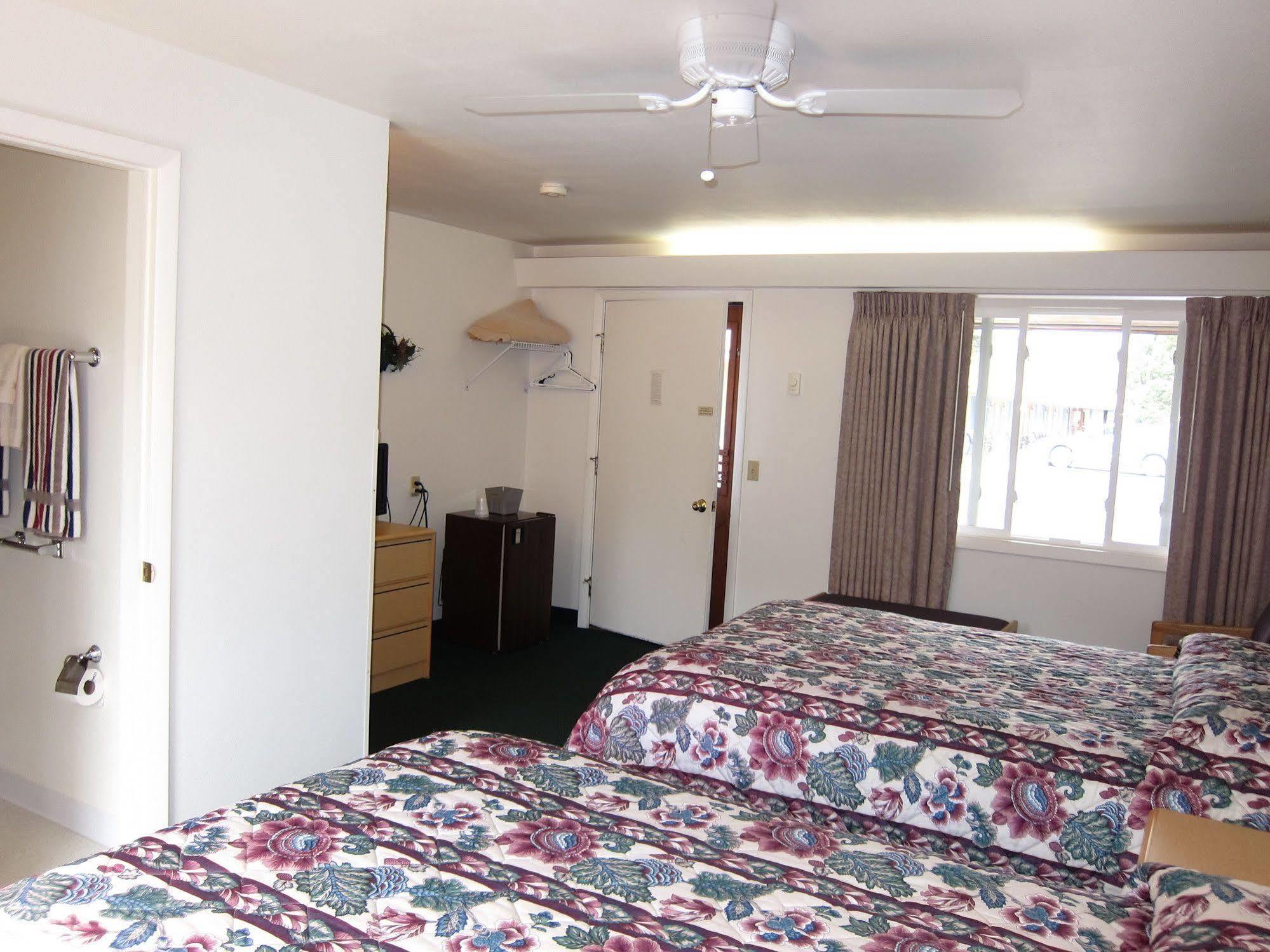 Columbine (adults Only) Motel